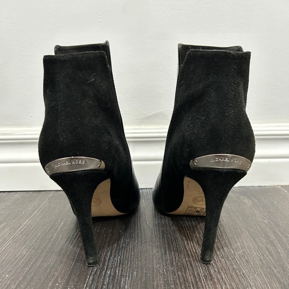 Black Michael Kors heeled boots size W8.5 - Picture 3 of 4